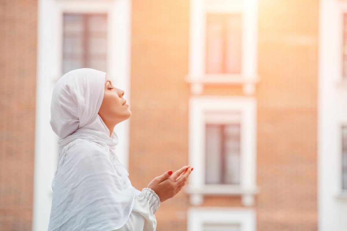 Muslim woman in contemplation 