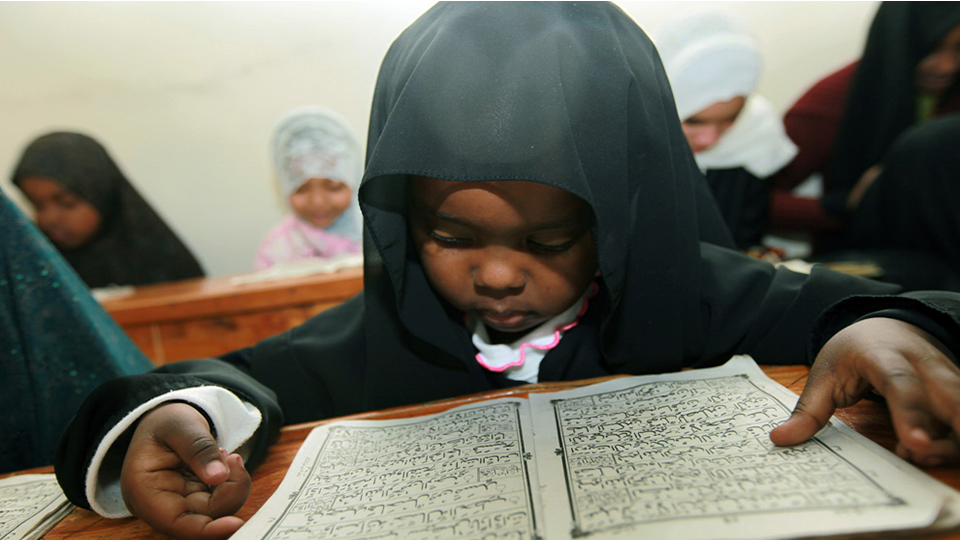Исламские школы. Без платка можно читать коран