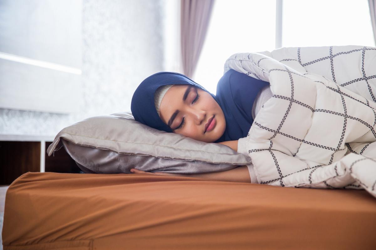 HIJABI MUSLIM SLEEPING 