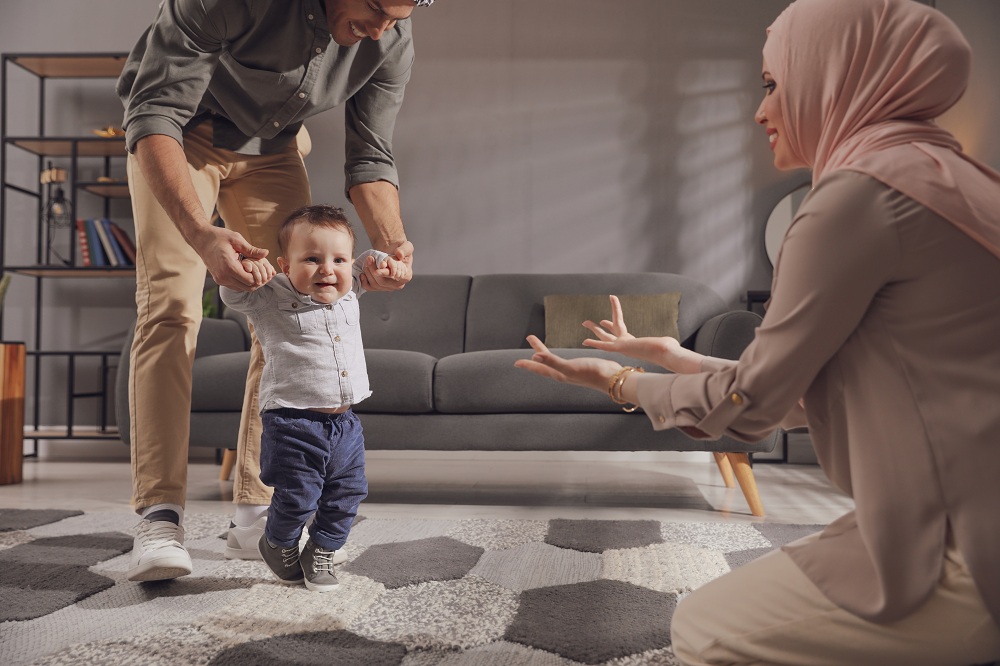 Child learnoin to walk