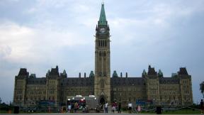 "Parlement ottawa complete before evening show"